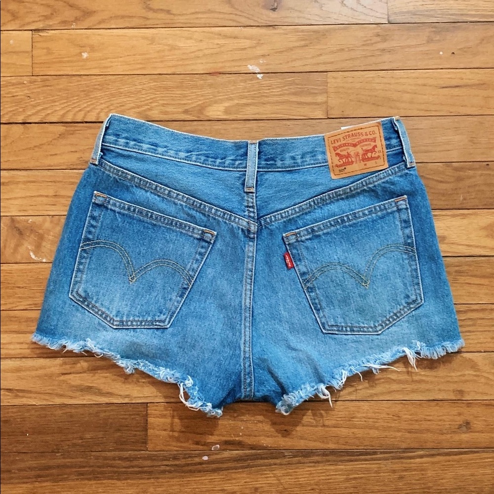 LEVI Denim Shorts Size: W28